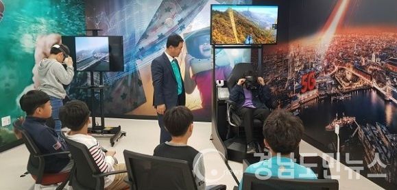하동 청소년, 종합복지관 가상현실 체험(사진/하동군)