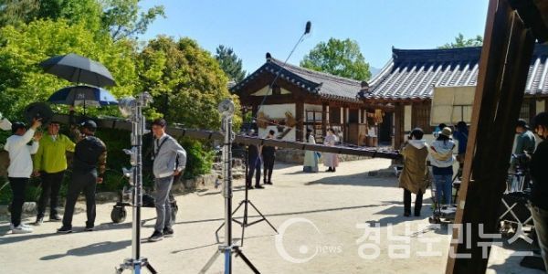 소설 ‘토지’의 무대 최참판댁과 토지세트장 일원에서 올 연말까지 JTBC 액션사극 드라마 ‘나의 나라’를 찍는다.(사진/하동군)