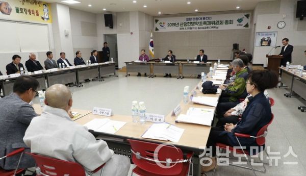 산청한방약초축제위원회(위원장 임종식)는 21일 동의보감촌 엑스포주제관에서 산청한방약초축제위원회 총회를 개최했다.(사진/산청군)