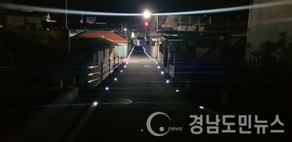 합천군지역치안협의회 쏠라병 설치(사진/합천군)