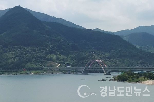 하동 재첩특화마을에서 바라 본 섬진강