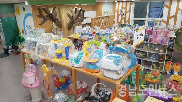 지난 7일 어린이 장난감 49종 75점을 추가 구입 완료했다.(사진/합천군)