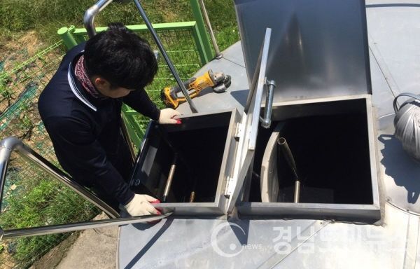 하동군은 여름철 수질오염 예방 및 단수사고 방지를 위해 지방 및 광역상수도가 공급되지 않은 지역의 소규모 급수시설 및 마을상수도 250개소에 대한 일제 점검을 실시한다.(사진/하동군)