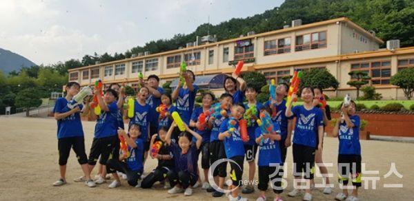 하동 쌍계초등학교는 지난 20일부터 21일 1박 2일간 전교생을 대상으로 ‘숲속 생태학교 쌍계도토리들의 꿈나무 되기’ 어울림 캠프를 실시했다.(사진/하동군)