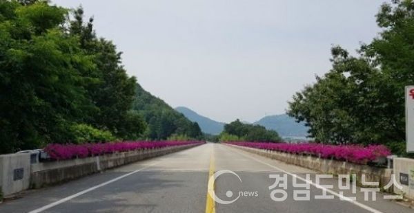 진주시는 지난 6월부터 관내 시내버스 승강장 환경정비에 들어갔다.(사진/진주시)