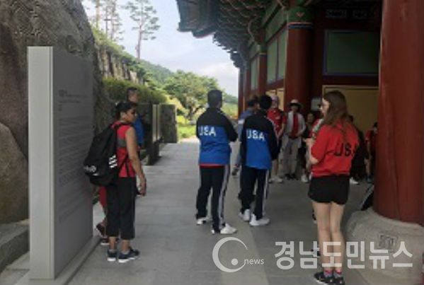 항노화 웰니스 관광의 중심지 산청군에 미국과 싱가포르 등 외국인 단체관광객의 방문이 잇따르고 있다.(사진/산청군)