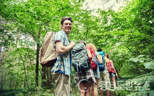 하동군은 국내 거주하는 외국인들이 오는 27·28일 1박 2일간 지리산 탄소없는 마을의 자연 속에서 여유와 힐링을 즐기는 ‘세계인과 함께하는 탄소없는 마을 힐링여행’을 진행한다.(사진/하동군)