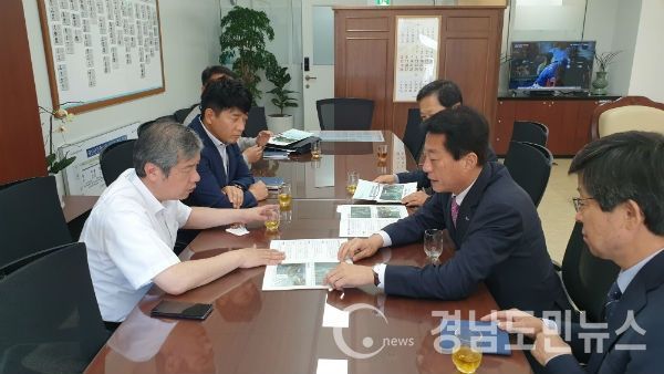 합천군(군수 문준희)은 지난 12월 11일 행정안전부 재난안전관리본부를 방문하여 재난안전 특별교부세 8억원 지원을 건의한 결과 지난 27일 행정안전부로부터 확정통보를 받았다고 밝혔다.