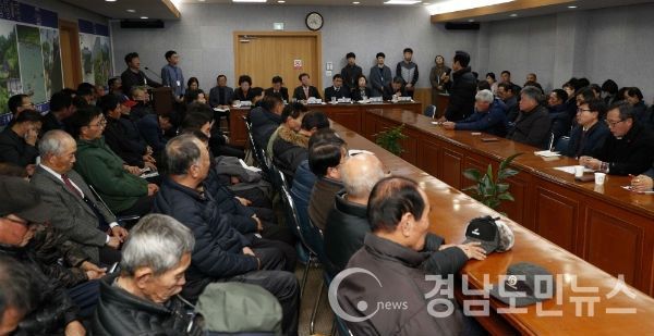 이재근 산청군수가 산청읍을 시작으로 11개 읍면 주민들의 의견을 청취하는 현장행정에 나섰다.