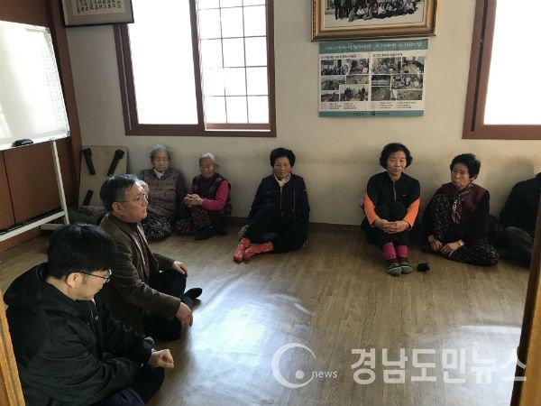 신원면(면장 구본호)은 지난 6일부터 각 마을별 경로당을 방문하여 주민들의 애로사항을 청취, 소통행정을 이어가고 있다.