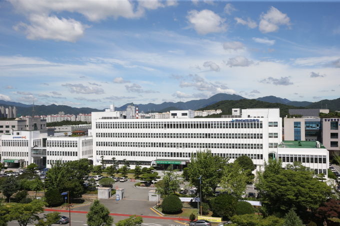 경상남도교육청(교육감 박종훈)은 설 명절을 앞두고 도내 사회복지시설을 방문해 격려금품을 전달했다.