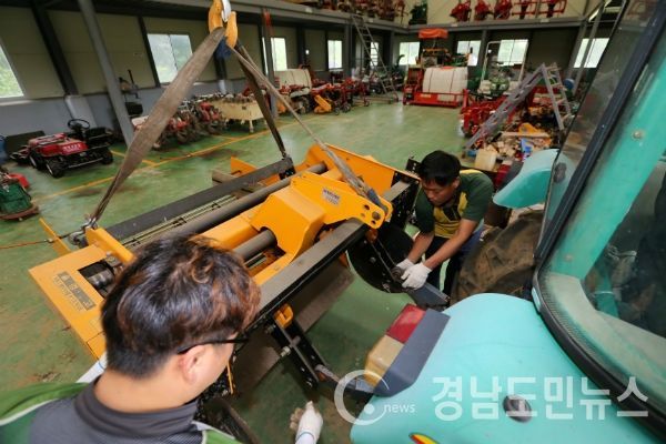 군은 올해부터 ‘군민 안전보험’에 농기계 사고에 의한 사망이나 후유장애도 보장내용에 포함됐다고 밝혔다.