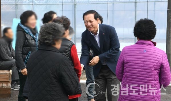 거창군은 우리 고유의 명절인 설을 맞아 따뜻하고 행복한 명절 분위기를 조성하고자 지난 13일부터 23일까지 11일간 명절 위문을 실시했다.