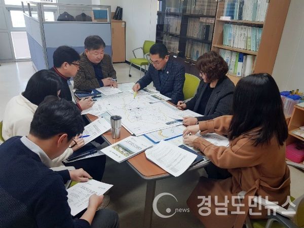 함양군 상하수도사업소(소장 조영현)는 13일 낙동강유역환경청에 방문하여 2021년도 하수도분야 추진계획 신규사업 및 2020년 추진 중 계속사업에 대한 국도비 및 수계기금 지원을 요청하는 등 예산 확보를 위해 총력을 기울이고 있다.