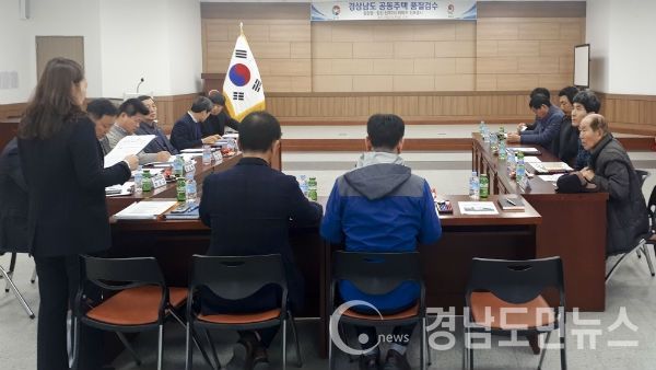 합천군(군수 문준희)은 지난 14일 경상남도 공동주택 품질검수단이 합천읍 소재 선우2차 아파트에 대한 품질검수를 실시했다고 밝혔다.