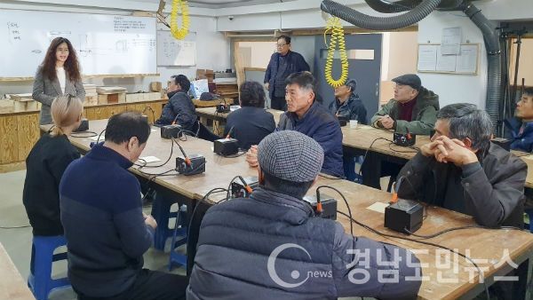 합천군(군수 문준희)은 지난 17일 마을지기목공소 전문가양성 프로그램을 개강했다고 밝혔다.