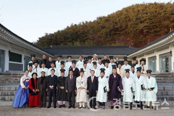 남명조식 선생의 선비정신을 익혀 군민 의식제고와 전통문화 계승발전을 위해 마련된 이번 선비대학은 산청에 주소나 직장을 두고 있는 군민이라면 누구나 참여 가능하다.