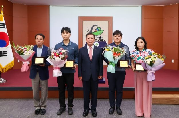 함안군, 우수기업인 및 모범근로자 표창 수여