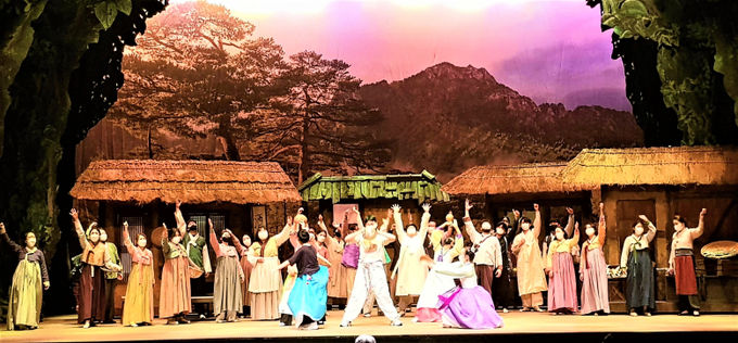 메밀꽃 오페라 장터 장면