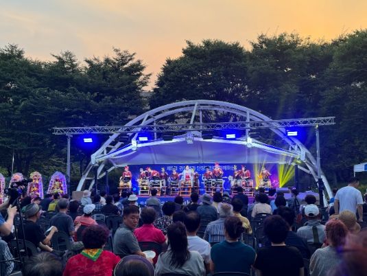 제5회 관광객과 단장면민이 함께하는 한 여름밤의 음악회 모습