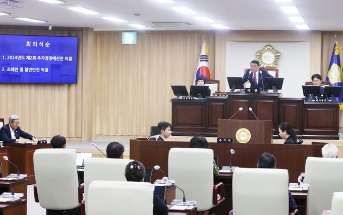 의령군·군의회 '맞손'...추경안 통과 5528억원 규모