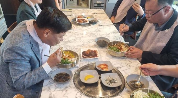 ‘고성본전비빔우동’, ‘고성팥물도넛’ 인기판매중!!