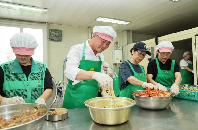 김완근 제주시장, 희망나눔도시락 지원 사업 현장 방문