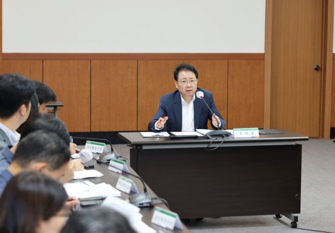 간부회의 주재하는 변영근 제주시 부시장