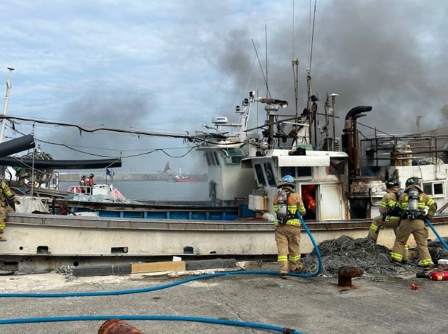 울산해경, 정자항 내 계류선박 화재 사고