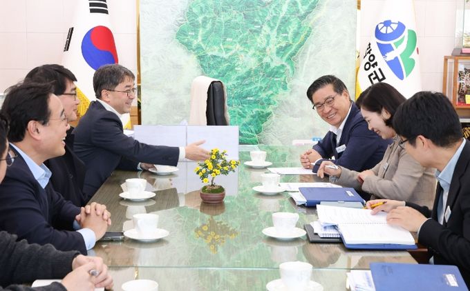 함양군, 지방소멸 위기 해법 찾기위해 전문가와 머리 맞댄다.