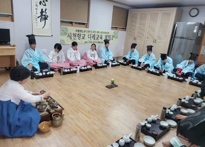 체험 프로그램에 참여하고 있는 수능생 모습