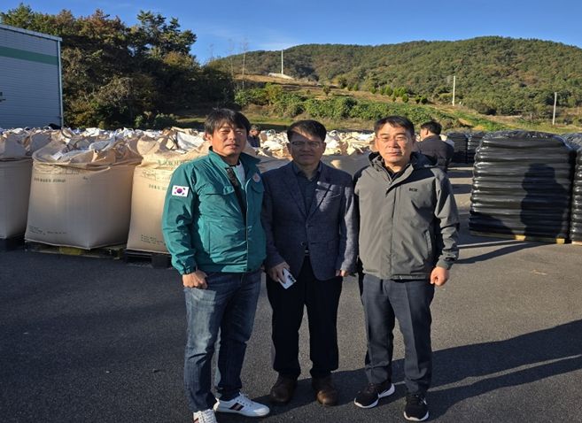 고성군의회 우정욱 의원 “마암면 공공비축미 수매 현장 방문해 농민 격려 및 지원 확대 약속”