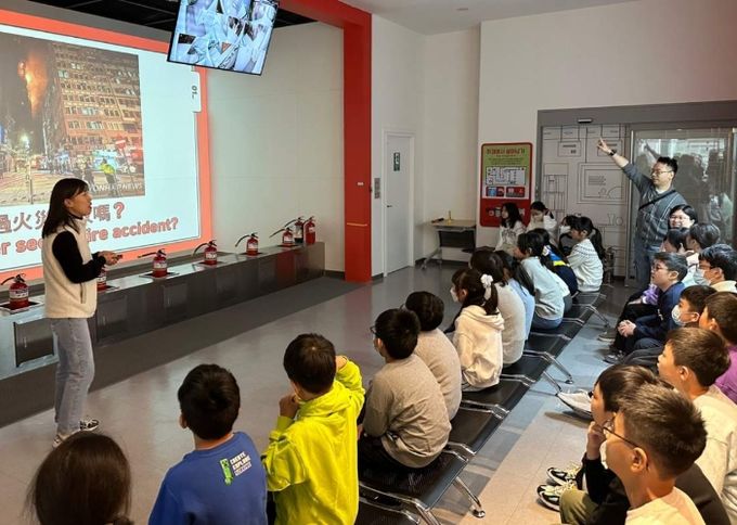 26일, 홍콩 불자경학교 학생과 교직원 등 40여 명이 안전체험교육원에서 체험형 교육을 받고 있다.