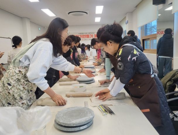 한국여성농업인고성군연합회, 화합과 창의성을 위한 도자기 공예 교육