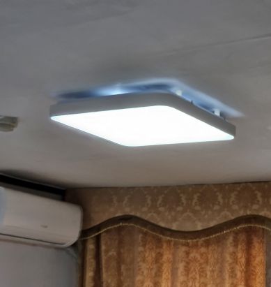 천장 조명을 교체한 모습