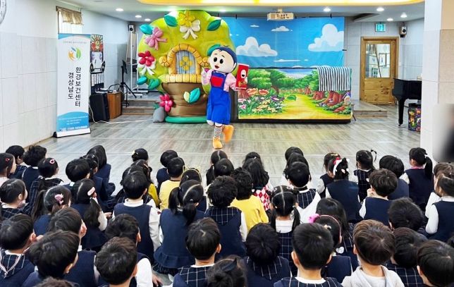 경상남도 환경보건센터는 12월 4일 경남 진주시, 12월 5일 경남 함안군에서 알레르기 비염 소탕 대작전 탈 인형극을 실시했다.