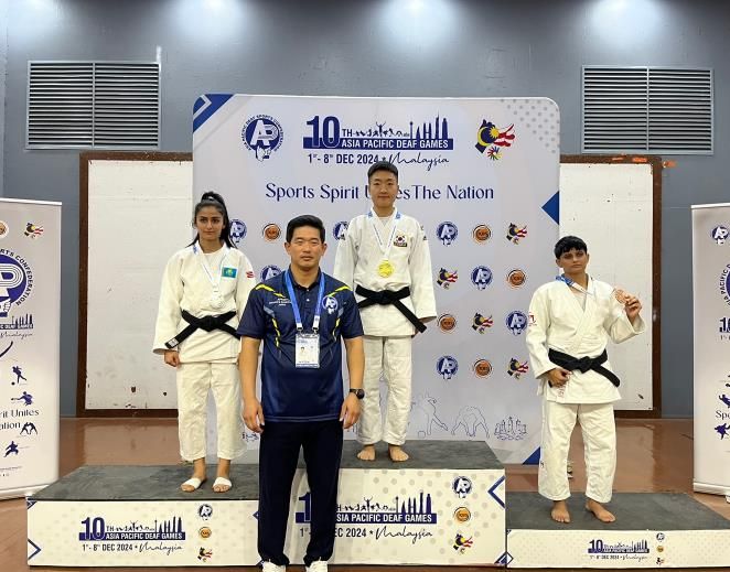 왼쪽에서 두번째 세종시장애인체육회 정숙화 선수