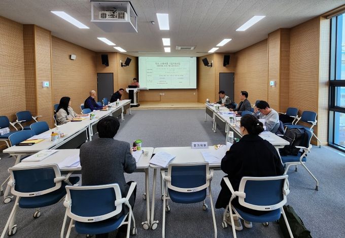 창성기업 관계자가 11일 기업지원사업 최종 보고회에서 발표를 하고 있다.