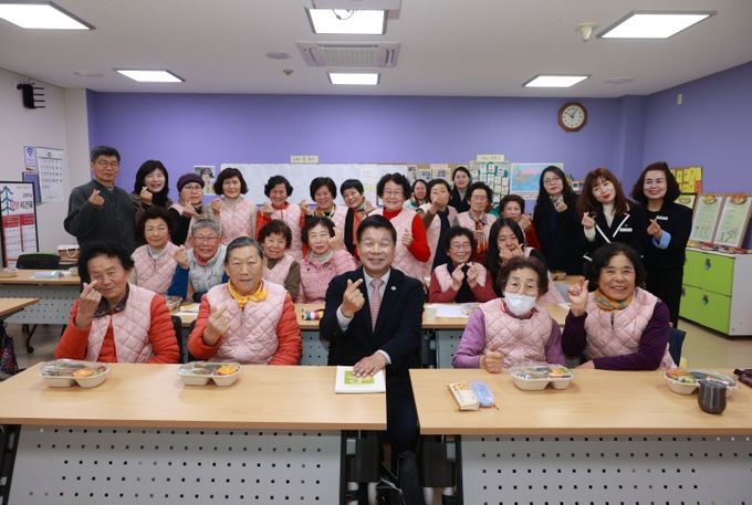 고성군수, 중등학력인정 문해교육 ‘글봄학교’ 방문