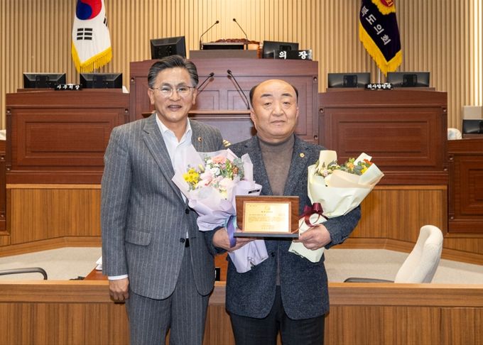 김홍구 경북도의원, 正明 의정 대상 수상