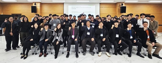 경상국립대학교 공과대학 4단계 BK21사업 ‘GNU 지능형 첨단소재 개척인재양성 교육연구단’은 12월 13일 가좌캠퍼스 컨벤션센터에서 ‘제2회 GNU 신소재 국제 심포지엄’을 개최했다.