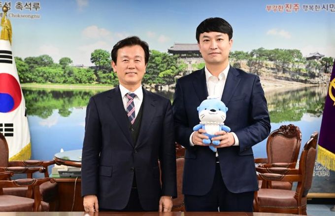 조규일 진주시장, 강주호 제40대 한국교총 신임회장 만나