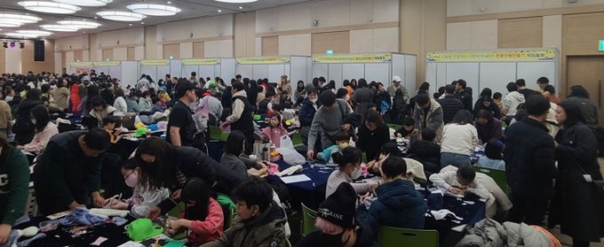 부산 초·중학생, 학교서 익힌 영어 말하기 능력 뽐낸다