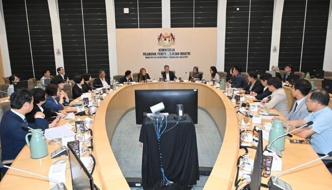 말레이시아 통상산업부 차관과 만나 진주 기업의 진출 방안을 논의했다