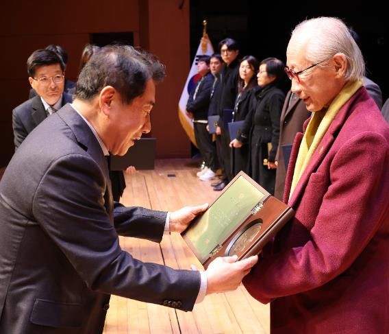 안창수 화백, 제1회 양산시 예술인상 수상