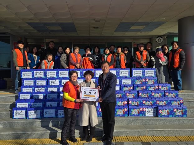 사천시 아동위원협의회, 취약계층 아동에게 설맞이 선물 전달