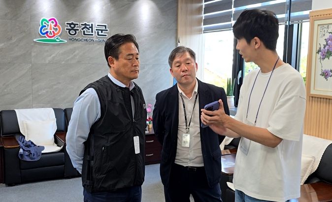 진짜 도움이 되는 조끼! 홍천군 스마트 돌봄 조끼 사업으로 어르신 안심 생활