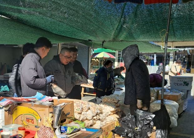 2025년 새해 경제 활성화를 위한 가야전통시장 방문