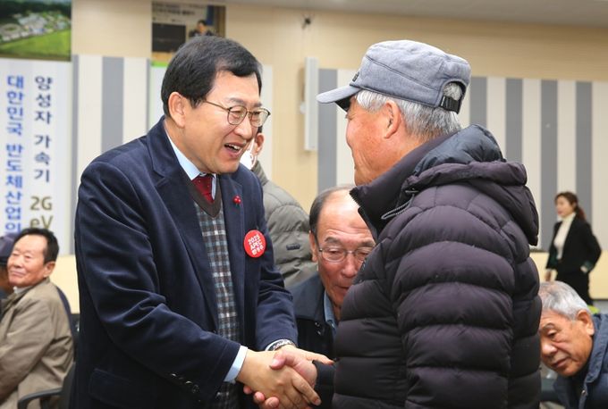 경주시가 올해 2,563억 원을 투입해 경로당 지원, 노인 일자리 창출, 기초연금 지급 등 노인복지 사업에 나선다고 12일 밝혔다.