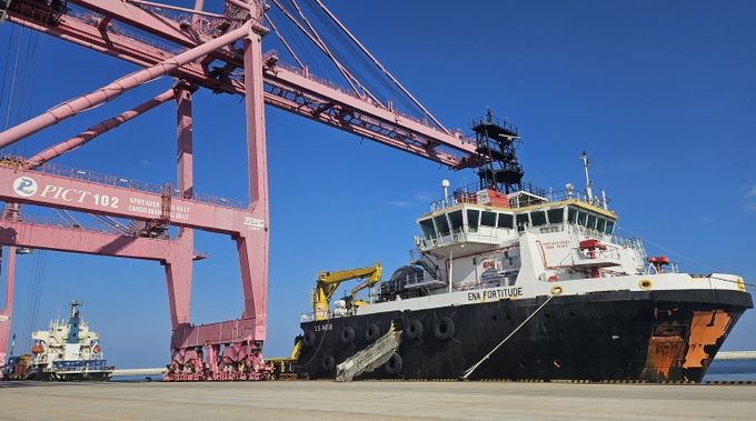 경북도 영일만항, 동해심해가스전 개발 탐사시추 보급선 하역작업 진행!